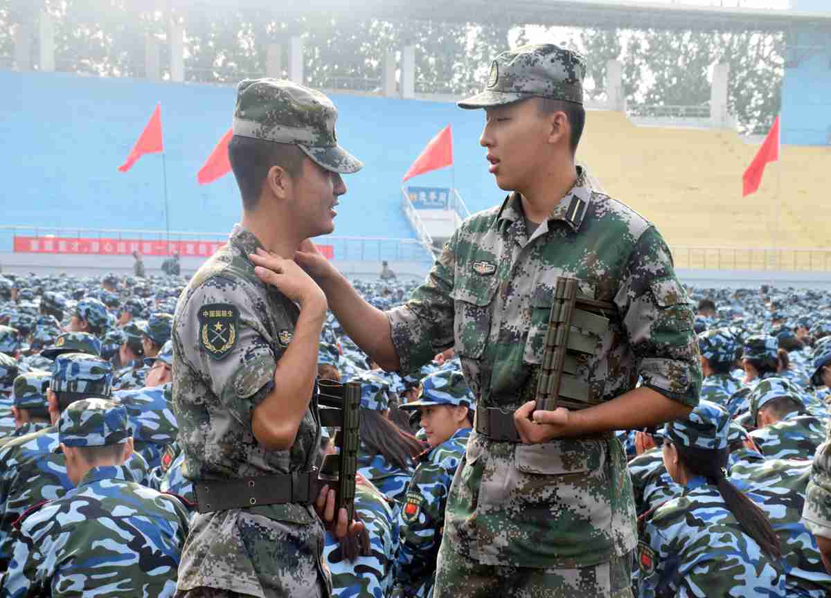 当兵多久能有手机玩游戏_当兵能用手机玩游戏吗_能当兵玩手机游戏有哪些