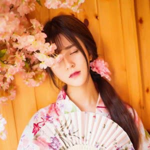 揭秘qq美女头像：清新自然 vs 潮流时尚，哪个更吸睛？