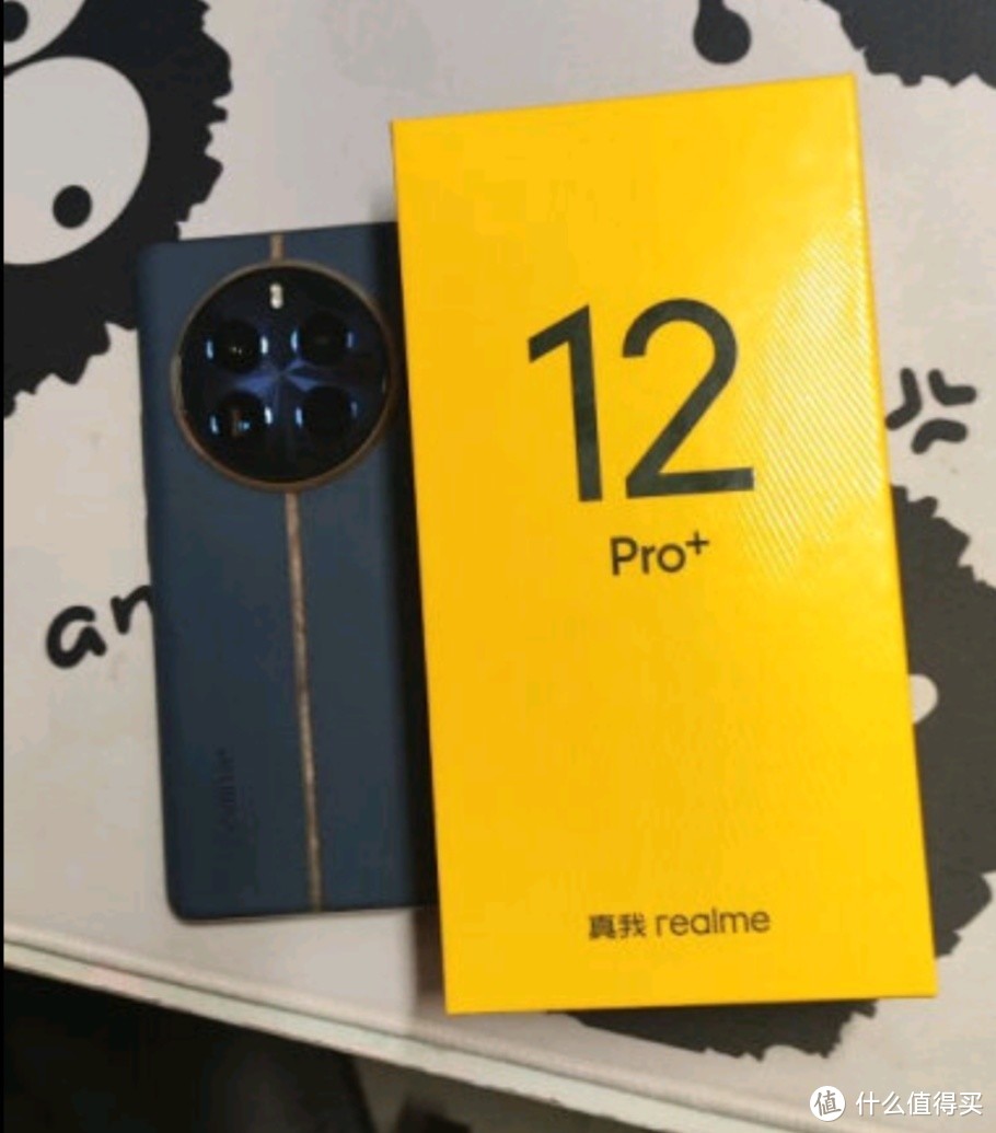 真我11pro和11pro+区别-真我 11pro 和 11pro+的区别：屏幕、电池、相机、价格全面对比